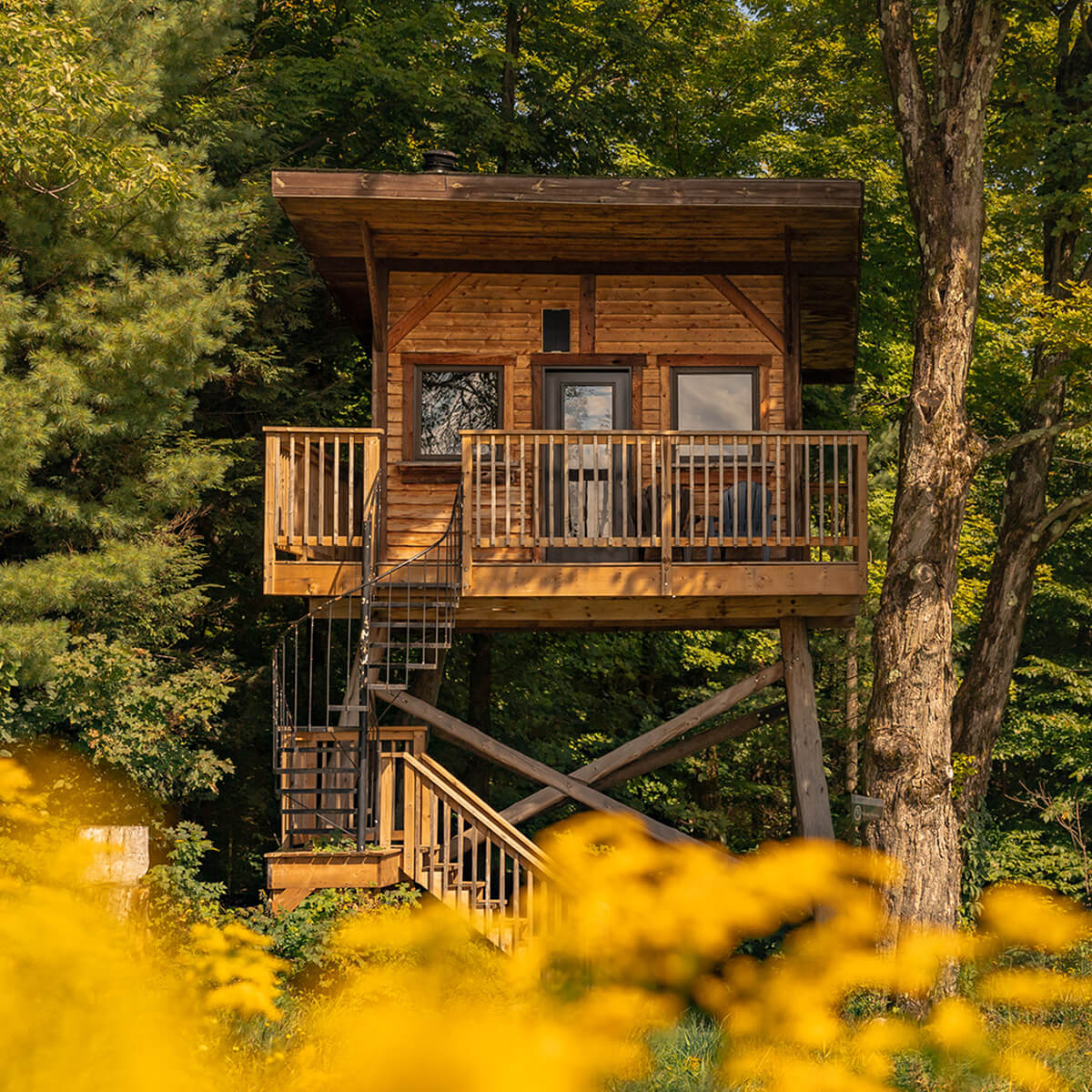 Discover the 7 types of ecological accommodation offered at Au Diable Vert - 4-season mountain and outdoor resort at Glen Sutton